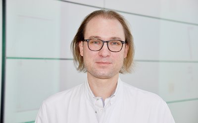 Privatdozent Dr. Thomas Völkl ist neuer Ärztlicher Direktor der KJF Klinik Josefinum Foto: KJF Augsburg/Kathrin Ruf 