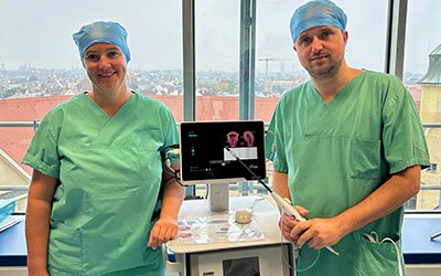 Dr. Laura Lämmermann (Oberärztin und Leiterin des Myomzentrums an der KJF Klinik Josefinum) und Privatdozent Dr. Dr. Philip Hepp (Chefarzt der Frauenklinik an der KJF Klinik Josefinum)